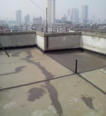 呼和浩特漏水维修 楼顶漏水是什么原因，楼顶漏水维修方法是什么?